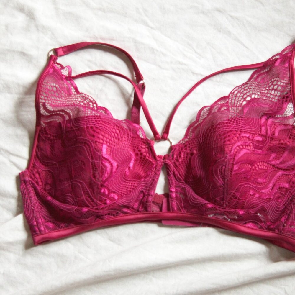 Guess Sexy Wireless Magenta Bra Size 34B